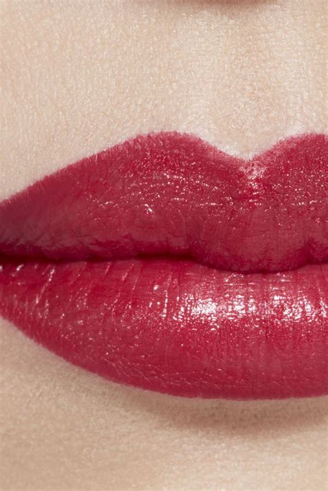 how to apply chanel rouge